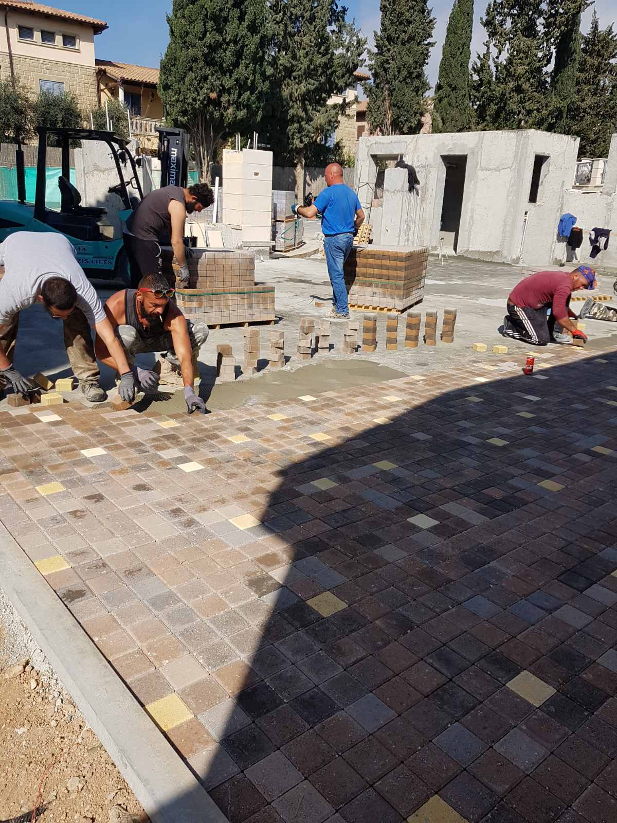 Επιφάνεια πλακόστρωσης υπό κατασκευή